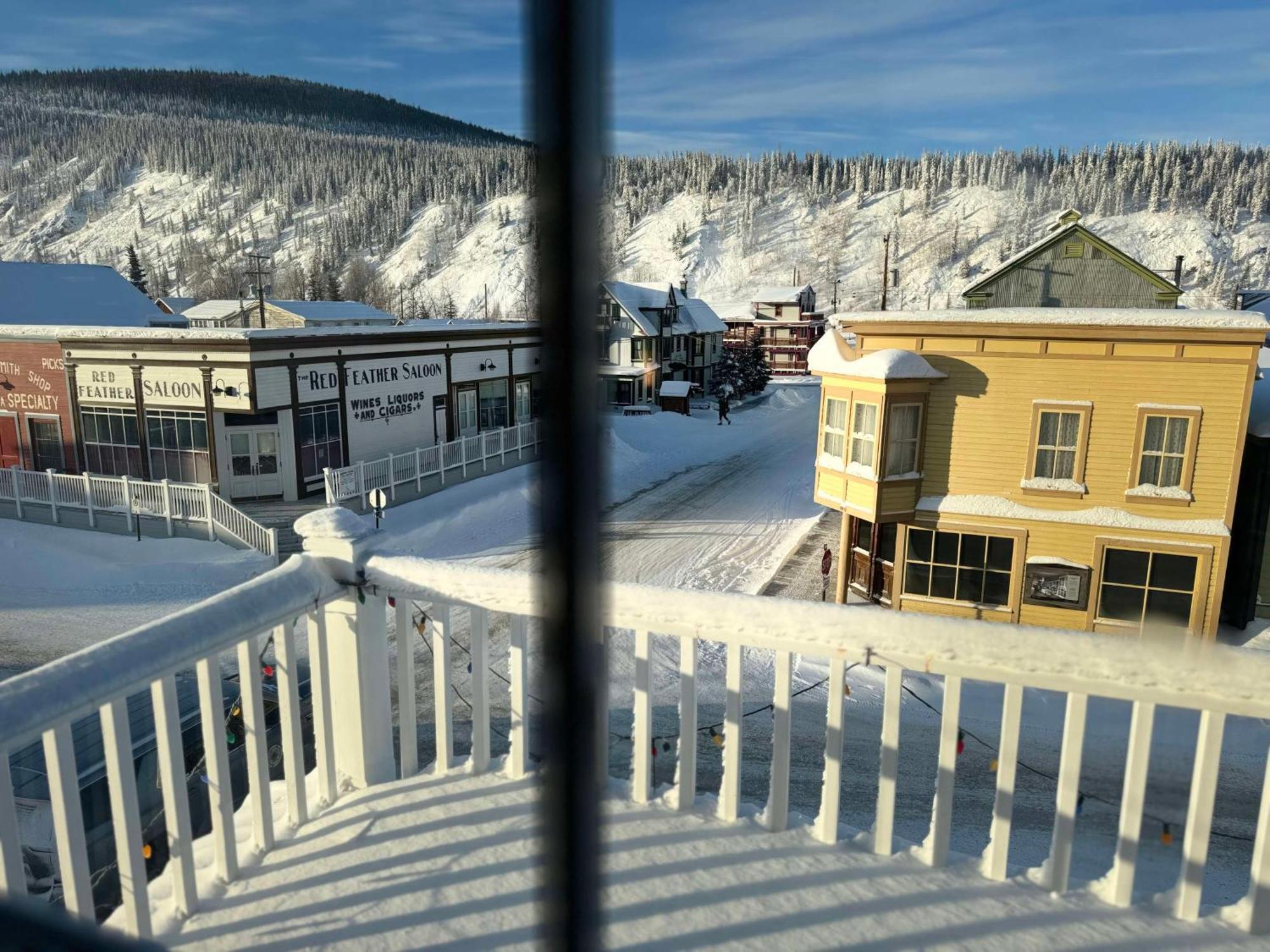 Eldorado, A Coast Hotel Доусон Экстерьер фото