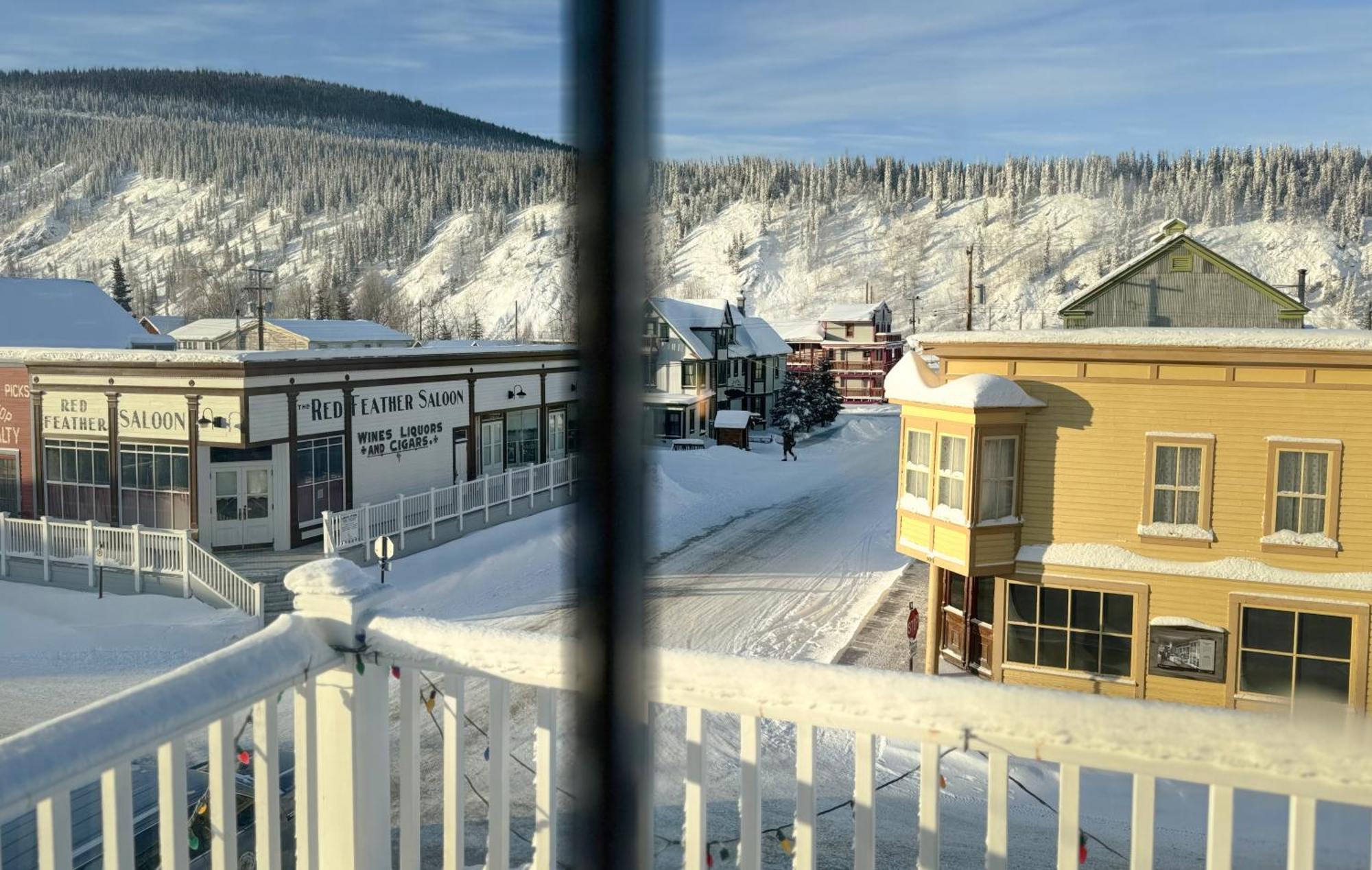 Eldorado, A Coast Hotel Доусон Экстерьер фото